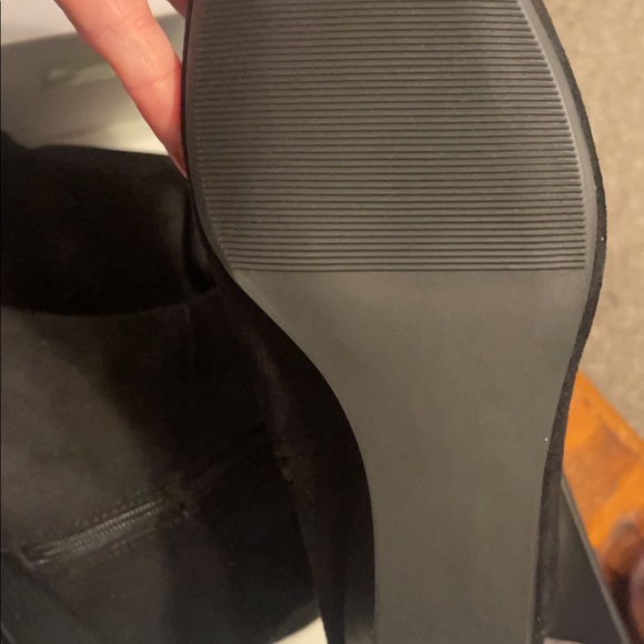 Knee high suede boots size 8 wide calf - Picture 4 of 5